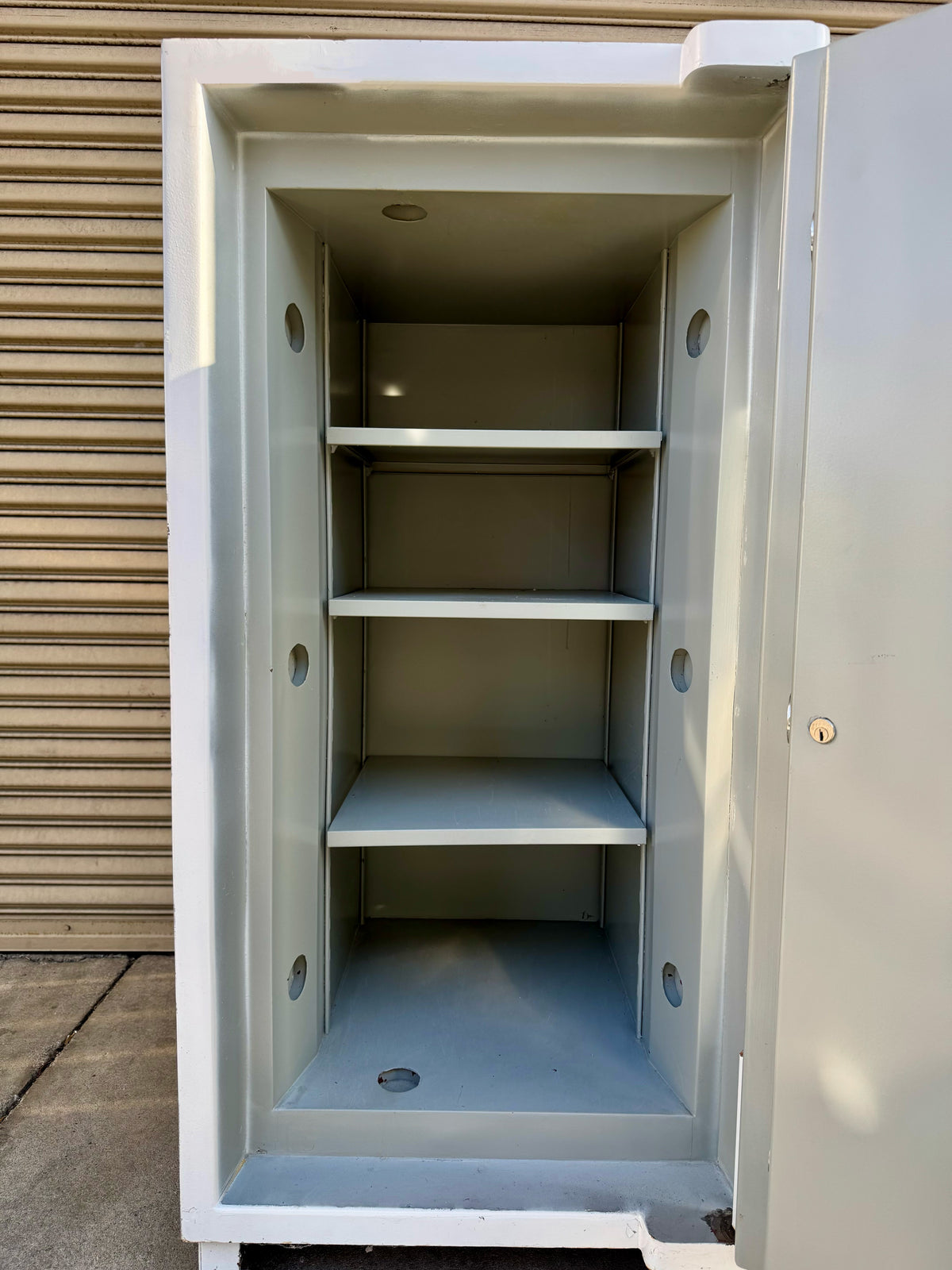 The Bernardini GV4720 Safe - California Safe & Lock
